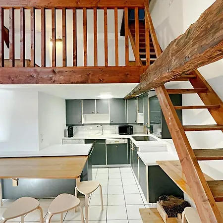 Superb Triplex Of Charm - Hyper Center